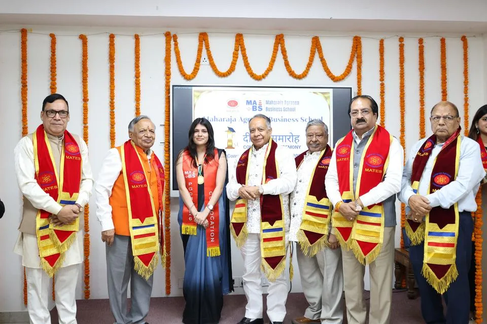 Rajni Soni, Gold Medalist, with the MATES leadership